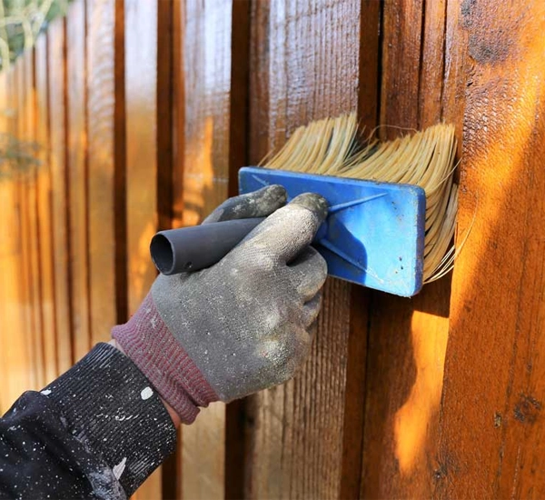 Professional Fence Staining and Sealing in Schaumburg, IL