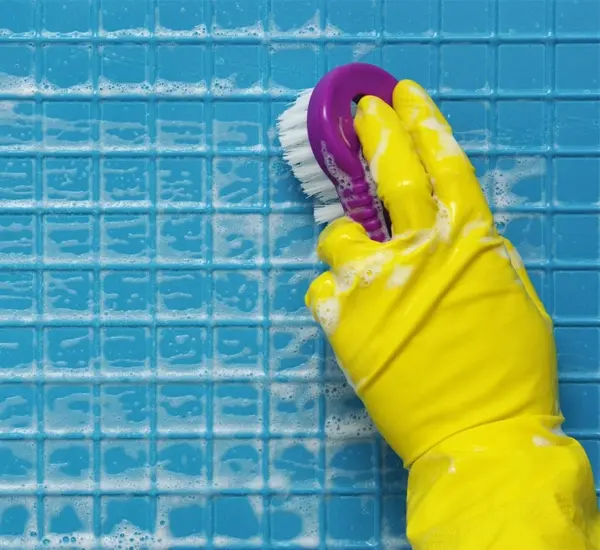 Cleaning Pool Tiles in Rosenberg, TX